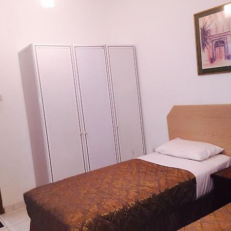 Gold Plaza Guest House Dubai Room photo