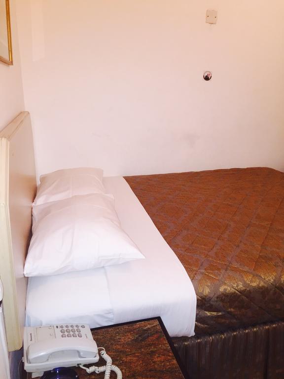 Gold Plaza Guest House Dubai Room photo