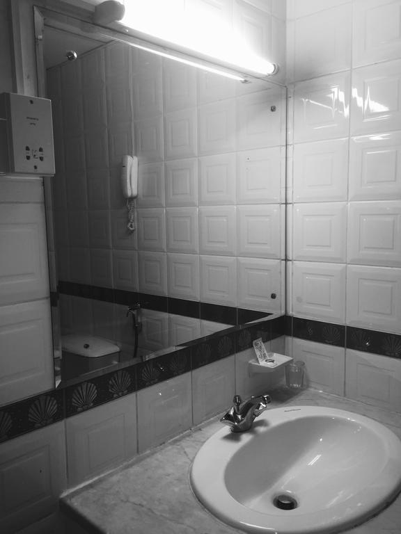 Gold Plaza Guest House Dubai Room photo